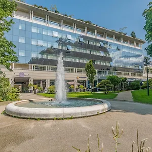 ホテル Golden Tulip Aix Les Bains - &, エクスレバン